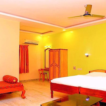 Sindhu Towers Hotel Vellore Buitenkant foto