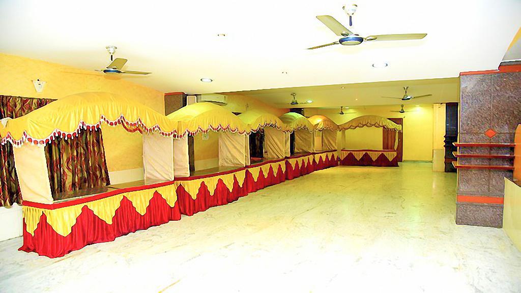 Sindhu Towers Hotel Vellore Buitenkant foto