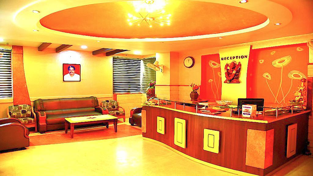 Sindhu Towers Hotel Vellore Buitenkant foto