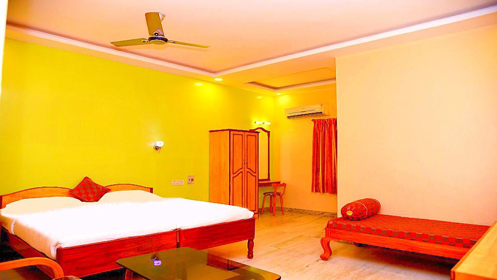 Sindhu Towers Hotel Vellore Buitenkant foto