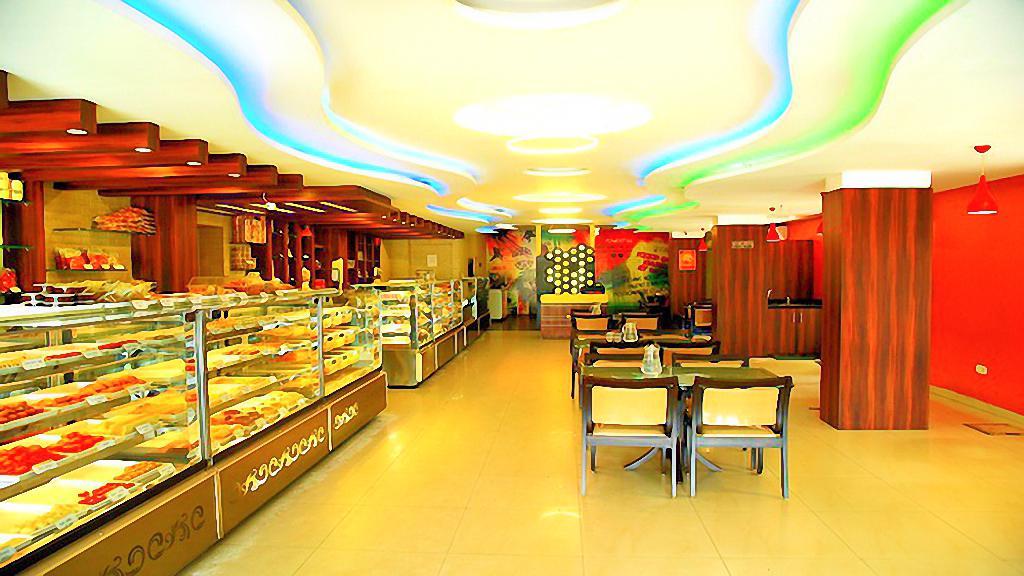 Sindhu Towers Hotel Vellore Buitenkant foto
